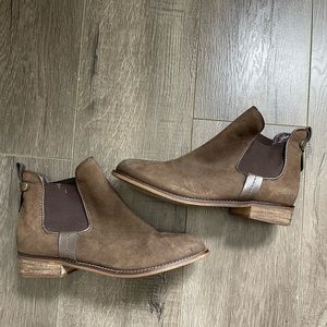 Steve Madden low brown boots